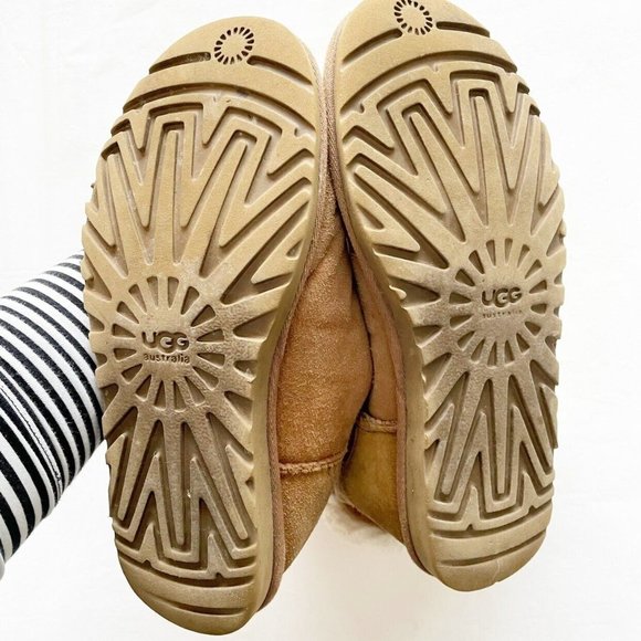 Women’s / Teen’s UGG Fold Over Boots Size 6 - Picture 8 of 11